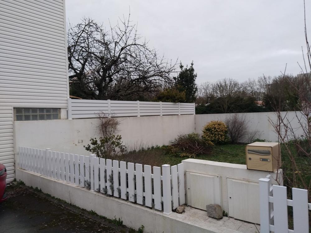 Réalisation d'une clôture en extérieur